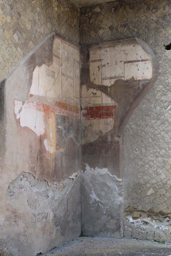 IV.19 Herculaneum, March 2014. Room 2, detail of painting from south-west corner.
Foto Annette Haug, ERC Grant 681269 DÉCOR